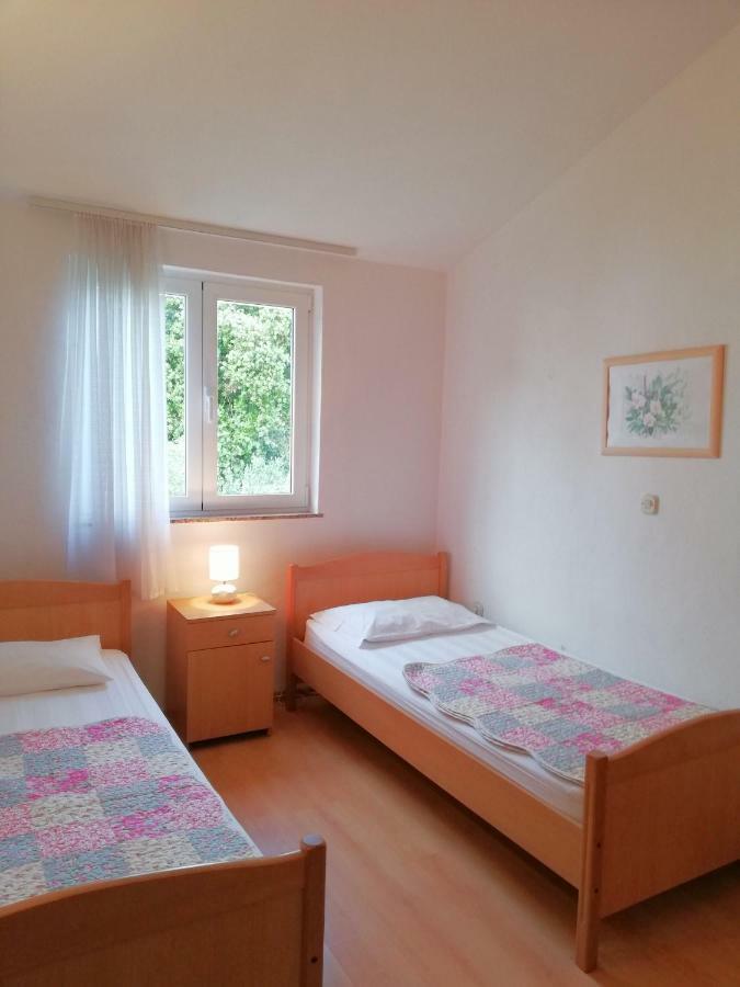 Apartments Roko Lalin Pakostane Exterior photo