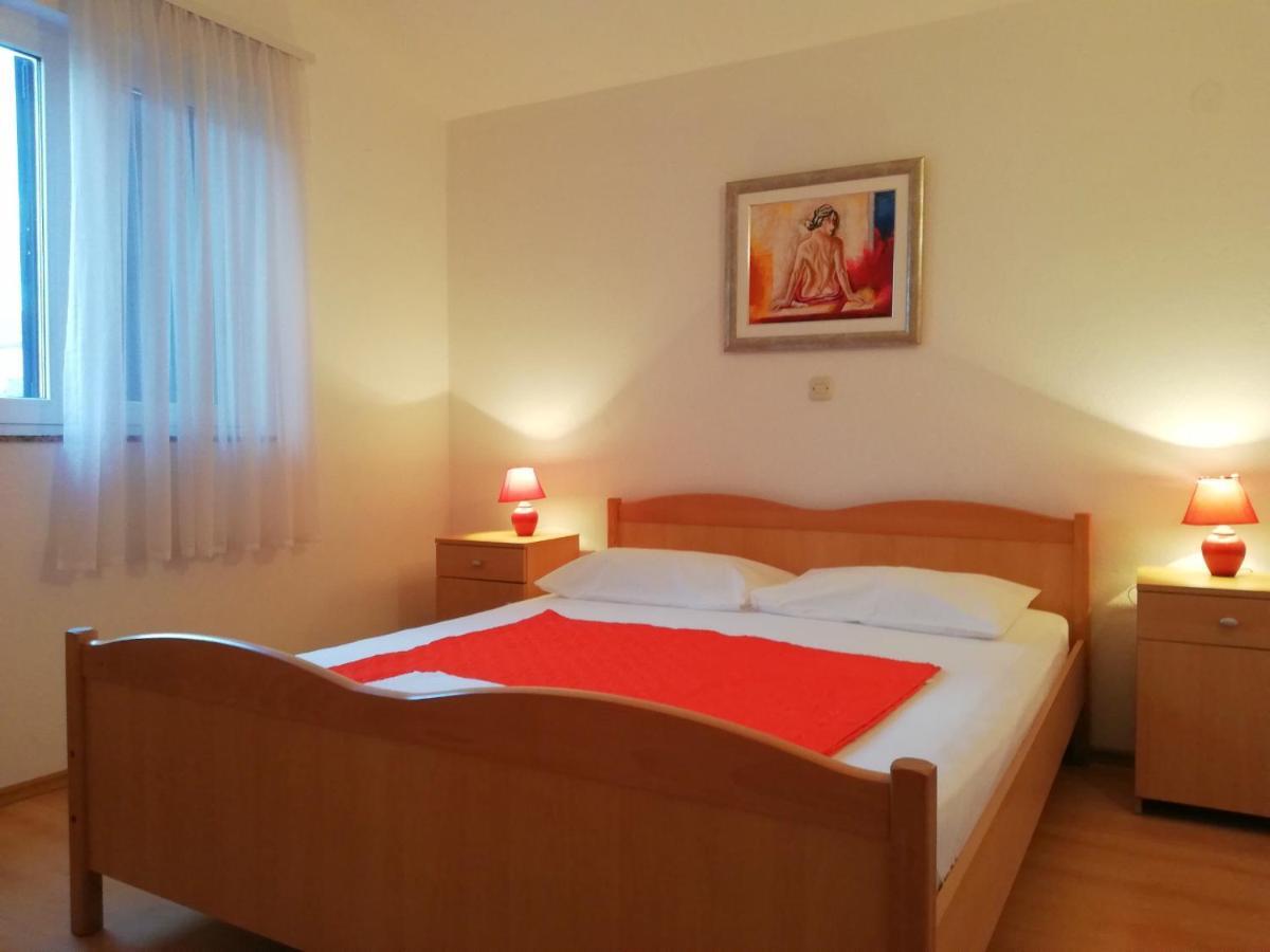 Apartments Roko Lalin Pakostane Exterior photo